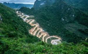 Khau Coc Cha Pass: Navigating Cao Bang's 15-Turn Mountain Road