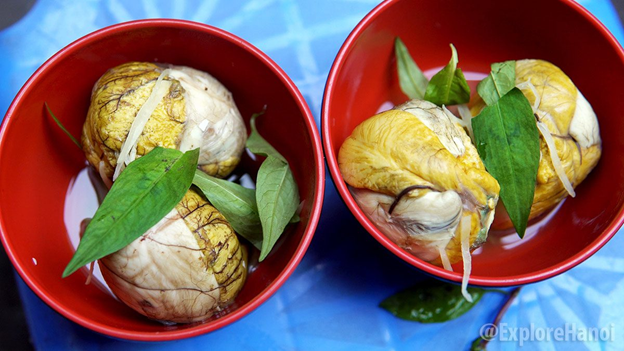 Trung Vit Lon is usually eaten with laksa leaves