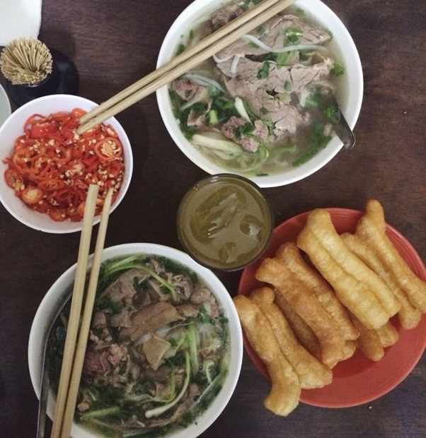 Pho ‘Sướng’ Nguyen Hong attracts diners by its rich flavor