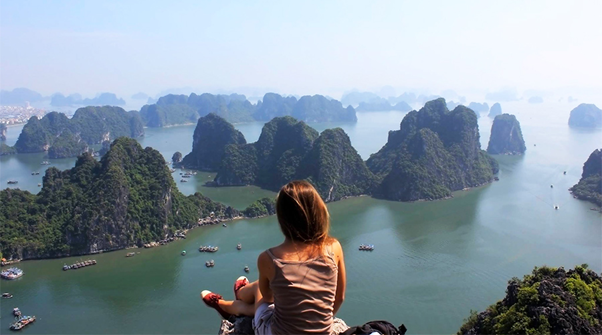 Conquering the majestic cliffs of Halong Bay will be an unforgettable experience for visitors. 