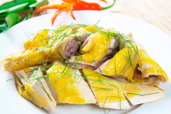Tien Yen hill chicken can be processed into many dishes, but boiled chicken is still the preferred choice of visitors when enjoying this specialty