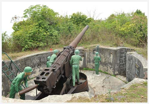 The cannon on the Than Cong fortress relic