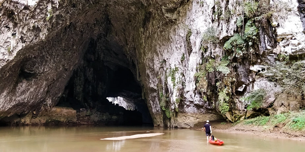 Kayaking to Puong Cave