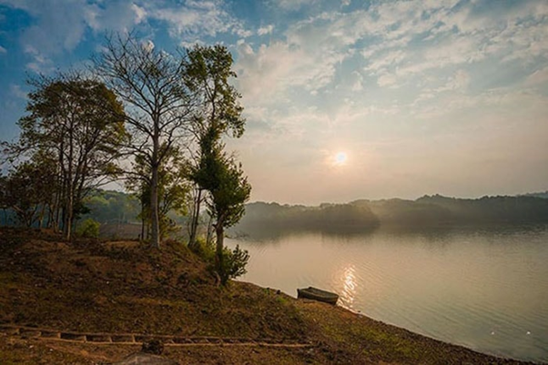 Pa Khoang Lake 