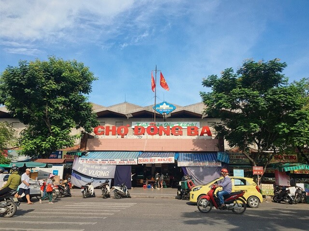 Dong Ba market gate