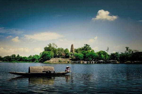 You can watch the Huong River from above while standing at Phuoc Duyen Tower