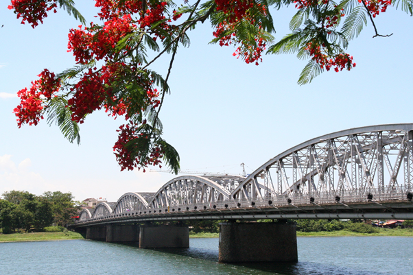 Truong Tien Bridge 