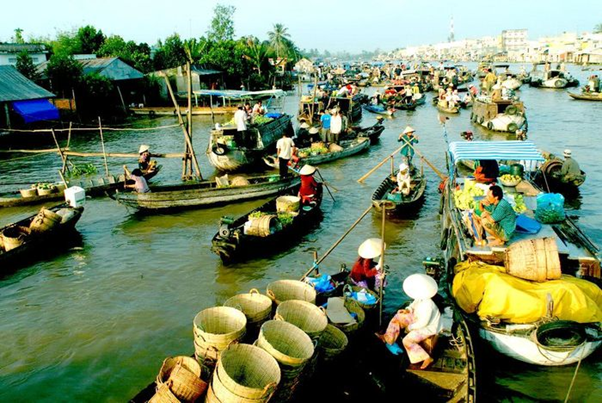 Nga Bay floating market, Hau Giang