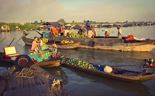 Floating market in Long Xuyen, An Giang