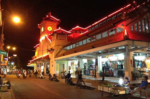 Tay Do night market area