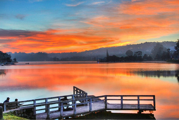 Brilliant sunset in Xuan Huong Lake
